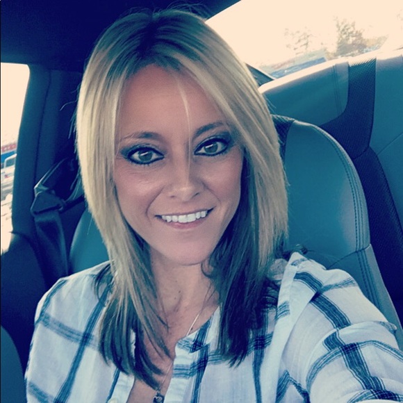 Meet your Posher, Brandy - Picture 1 of 1